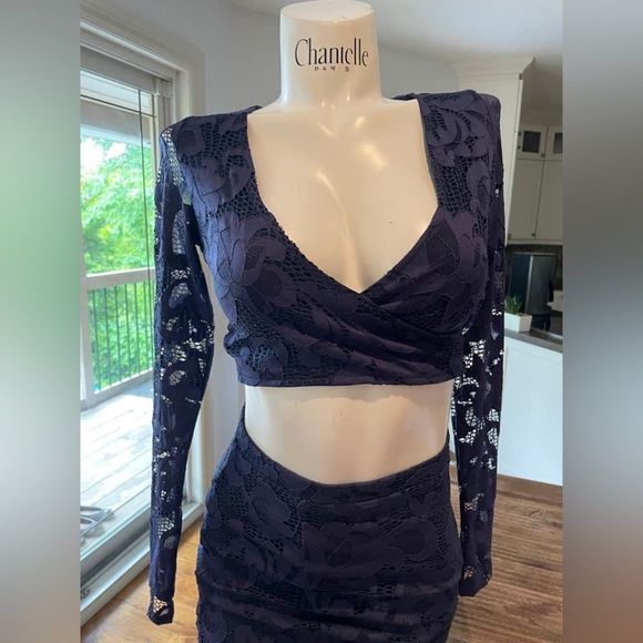 Runaway Australia blue purple lace 2 piece skirt and crop top - Picture 2 of 5